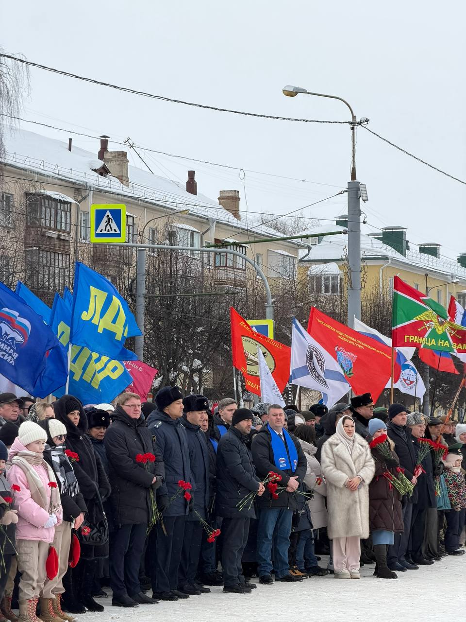В День защитника Отечества к Монументу Воинской Славы и у Вечному огню в Йошкар-Оле возложили цветы, отдав дань благодарности и уважения тем, кто защищал родную землю во все времена нашей истории В День защитника Отечества к Монументу Воинской Славы и у Вечному огню в Йошкар-Оле возложили цветы, отдав дань благодарности и уважения тем, кто защищал родную землю во все времена нашей истории