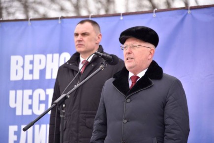 В День защитника Отечества депутаты Государственного Собрания Марий Эл почтили память героев у Мемориала Воинской Славы