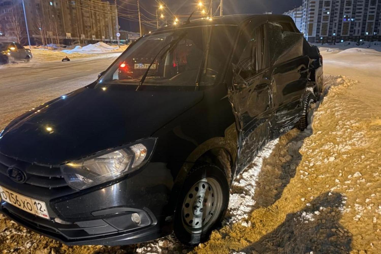 Глубокой ночью в Йошкар-Оле 21-летний молодой человек устроил ДТП