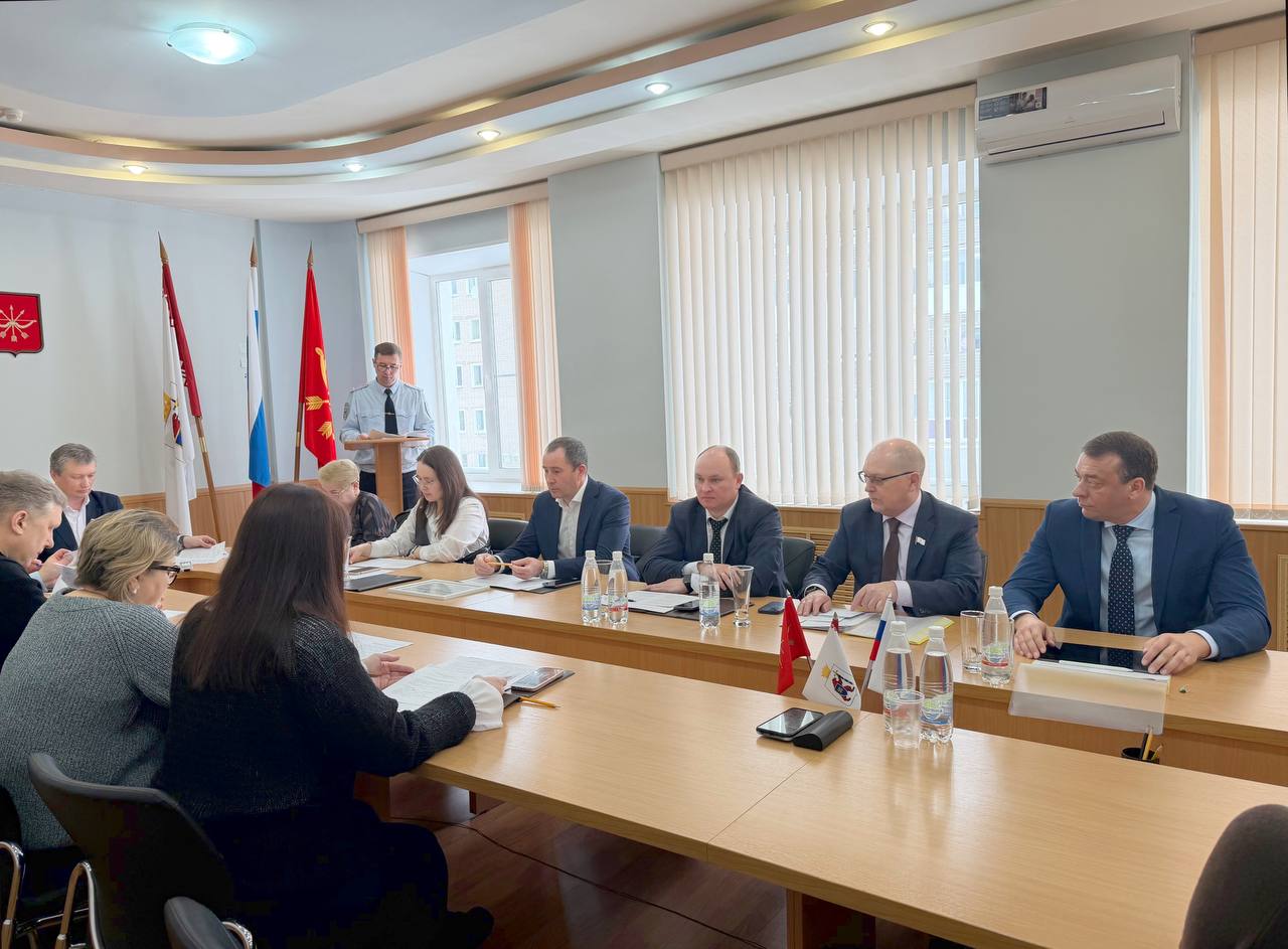 Председатель Государственного Собрания Михаил Васютин посетил город Козьмодемьянск, где принял участие в тринадцатой сессии Собрания депутатов городского округа Председатель Государственного Собрания Михаил Васютин посетил город Козьмодемьянск, где принял участие в тринадцатой сессии Собрания депутатов городского округа