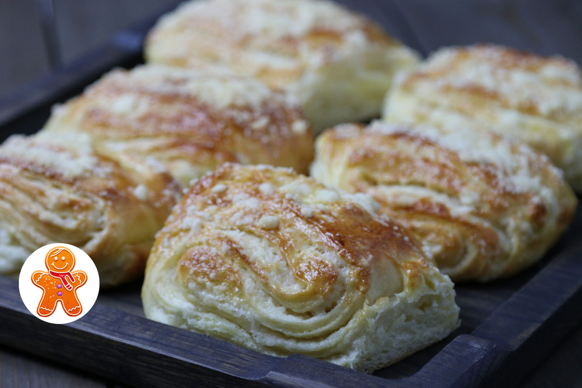Слоёные булочки, которые покорят ваше сердце: простой и быстрый рецепт