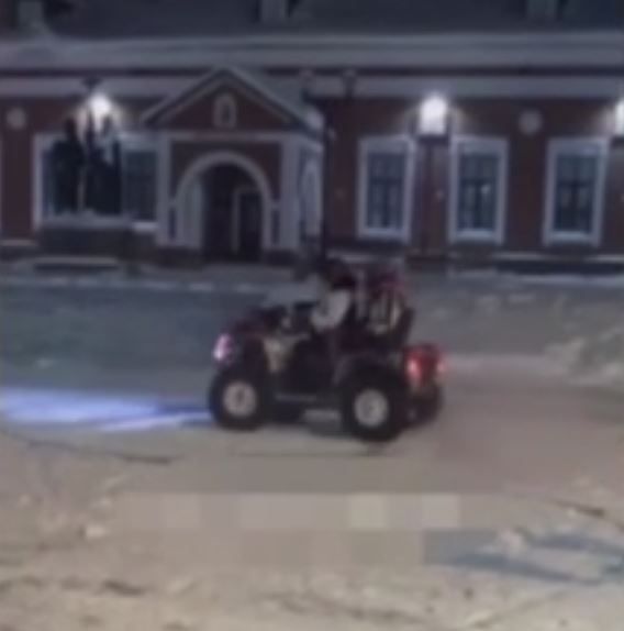 Водителя квадроцикла, устроившего дрифт на реке и набережной в центре Йошкар-Олы, привлекли к ответственности в Марий Эл