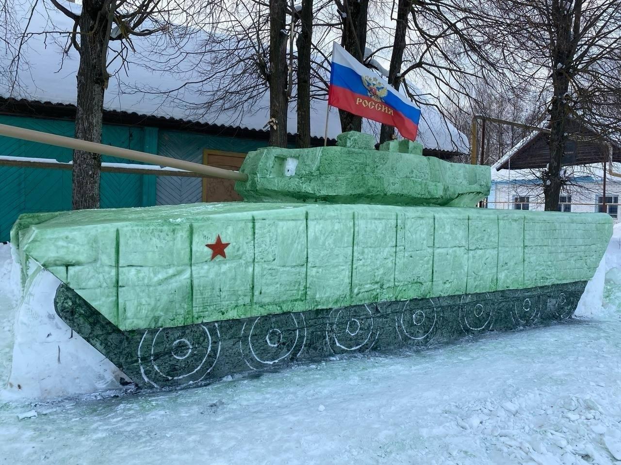 В деревне Мари-Китня Мари-Турекского района Республика Марий Эл появилась необычная снежная скульптура — танк Т-14 «Армата».