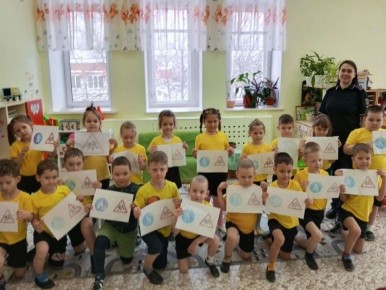 Четвертый год в детских садах г. Йошкар-Олы сотрудники Госавтоинспекции реализуют проект «Академия юного пешехода»