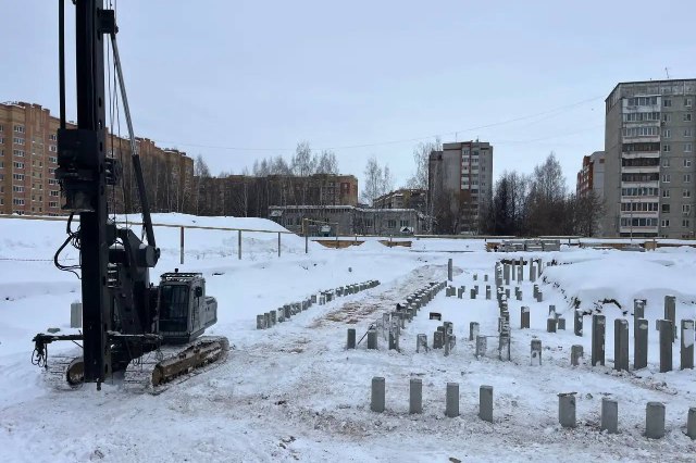 В Йошкар-Оле забивают сваи новой школы