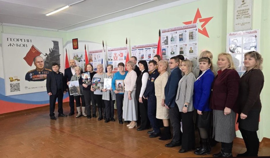 В школе Советского района открыли мурал с портретом маршала Жукова