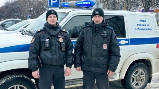 Сотрудники отдельного батальона патрульно-постовой службы полиции командир отделения Александр Озеров и полицейский Илья Протасов желают вам #ХорошихВыходных