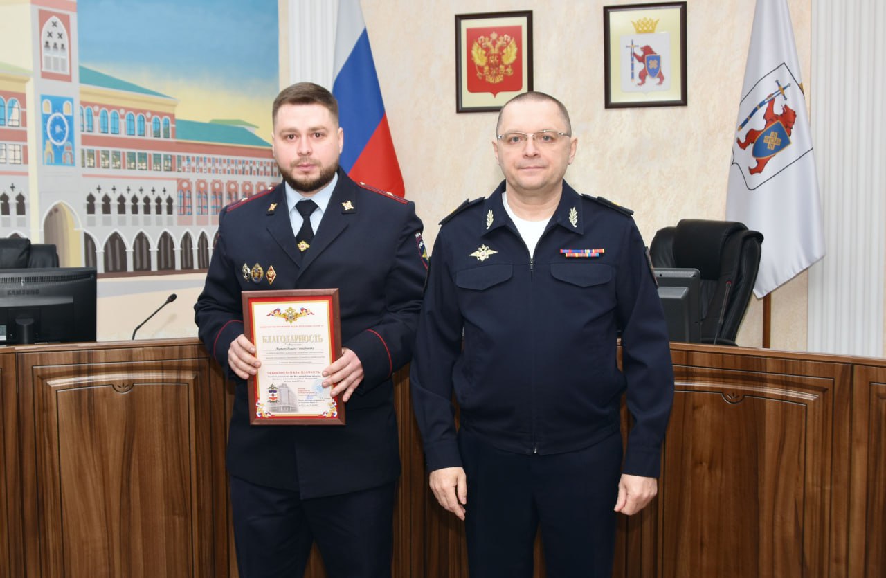 Министр внутренних дел по Республике Марий Эл Андрей Вырвич поздравил экспертов-криминалистов с днём образования службы Министр внутренних дел по Республике Марий Эл Андрей Вырвич поздравил экспертов-криминалистов с днём образования службы