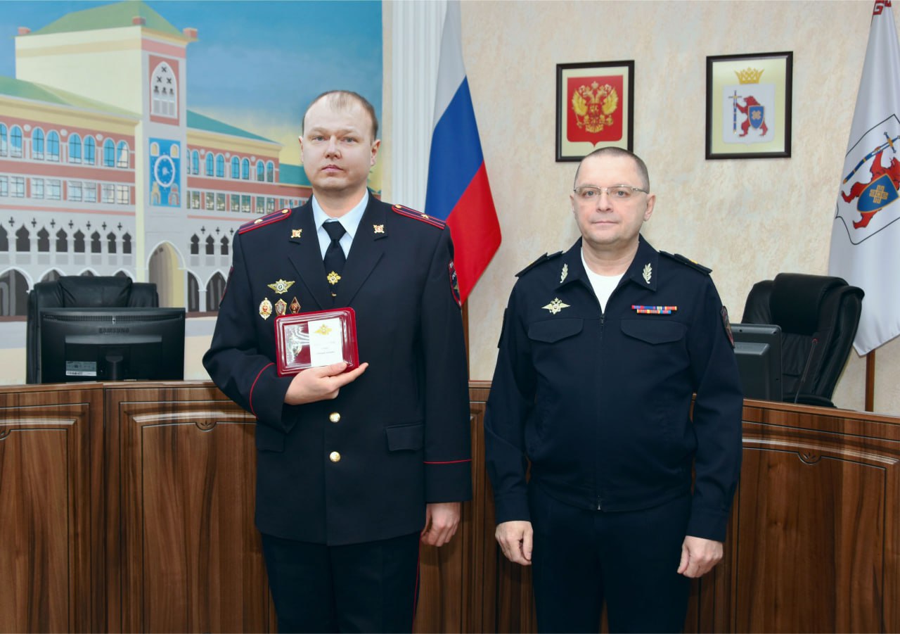 Министр внутренних дел по Республике Марий Эл Андрей Вырвич поздравил экспертов-криминалистов с днём образования службы Министр внутренних дел по Республике Марий Эл Андрей Вырвич поздравил экспертов-криминалистов с днём образования службы