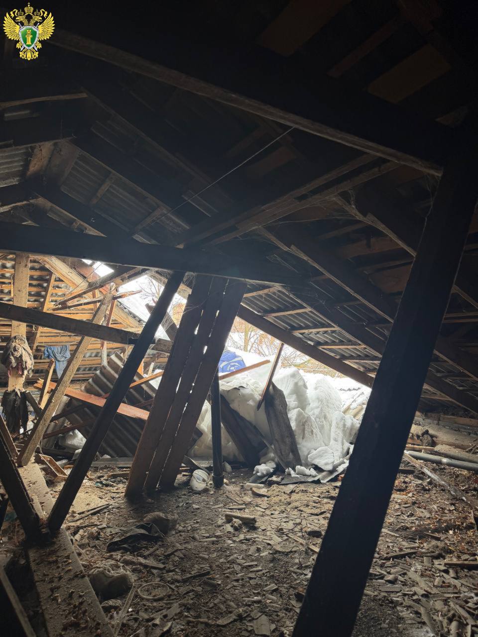 Прокуратура города Йошкар-Олы проводит проверку по факту частичной деформации кровли в многоквартирном жилом доме 110 а по ул. Якова Эшпая Прокуратура города Йошкар-Олы проводит проверку по факту частичной деформации кровли в многоквартирном жилом доме 110 а по ул. Якова Эшпая