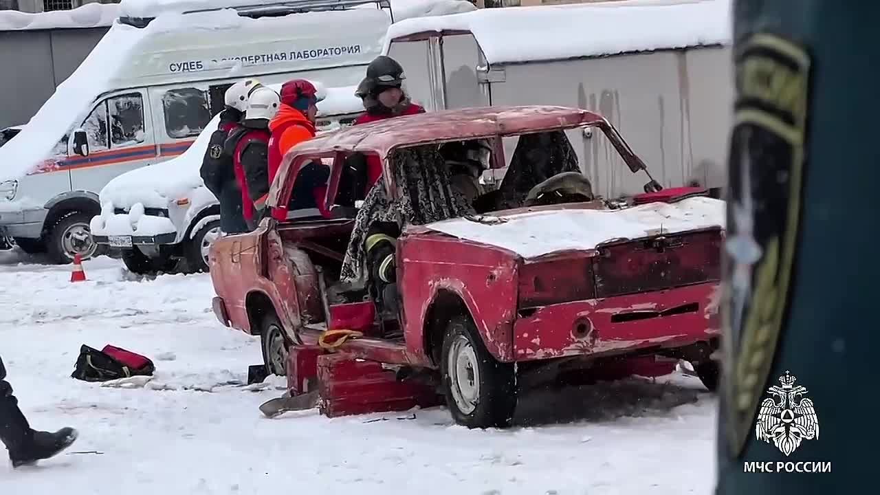 Лучшие определены. 3 марта в Йошкар-Оле на базе специализированной пожарно-спасательной части прошли соревнования по проведению аварийно-спасательных работ при ликвидации последствий дорожно-транспортных происшествий