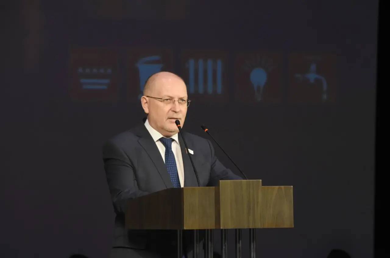 ГЛАВА МАРИЙ ЭЛ И ПРЕДСЕДАТЕЛЬ ГОССОБРАНИЯ ПОЗДРАВИЛИ РАБОТНИКОВ ЖКХ С ПРОФЕССИОНАЛЬНЫМ ПРАЗДНИКОМ