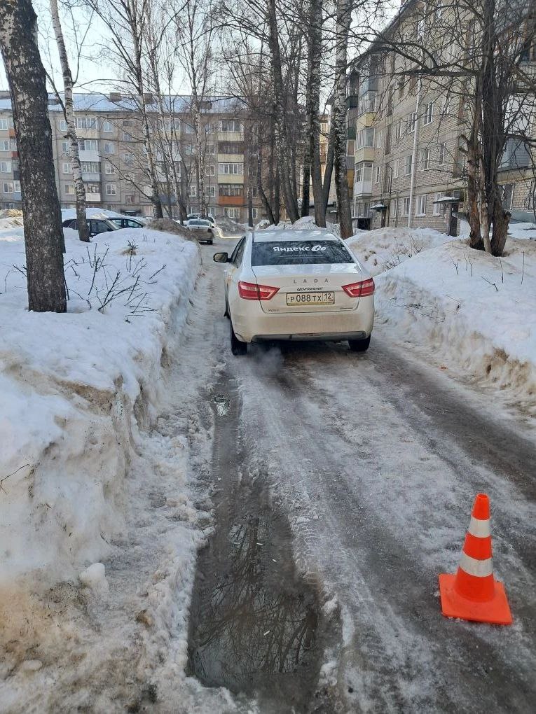 Устанавливаются обстоятельства ДТП в г. Йошкар-Оле