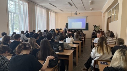 В преддверии каникул представитель отдела по борьбе с киберпреступлениями Инна Александрова и старший инспектор по делам несовершеннолетних УМВД России по г. Йошкар-Оле Алёна Попова провели беседы о безопасности, уделяя...