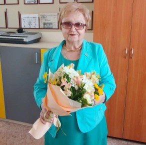 Лина Чирко – псевдоним йошкаролинки Галины Чирковой, поэта, руководителя клуба «Пегас», замечательного учителя русского языка и литературы