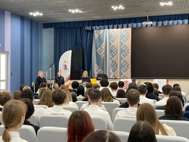 В Республике Марий Эл полицейские проводят профессионально-ориентационные и профилактические беседы с учащимися средних общеобразовательных школ города Йошкар-Олы