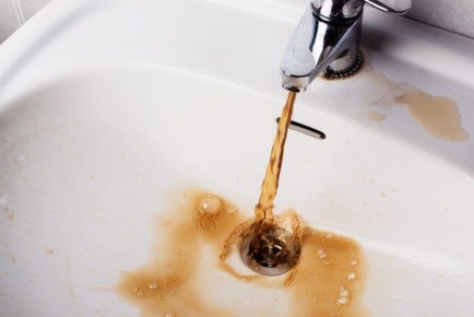 Сентябрь изменит правила оплаты: жильцы заплатят за качество воды