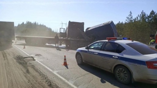 Сегодня утром на Казанском тракте столкнулись два грузовика