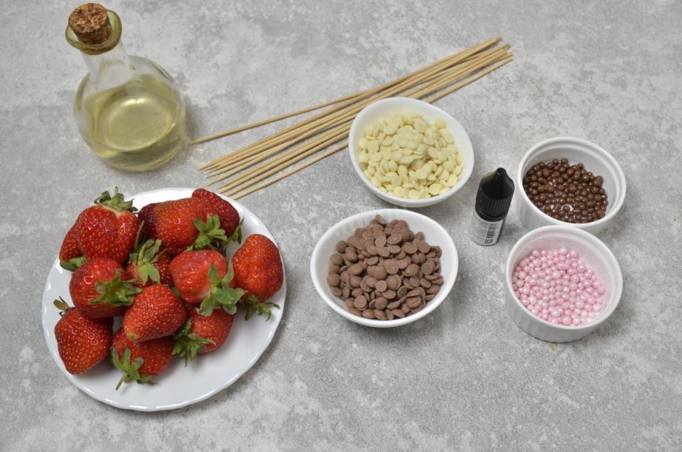 Шоколадный букет с клубникой: как сделать оригинальный подарок своими руками