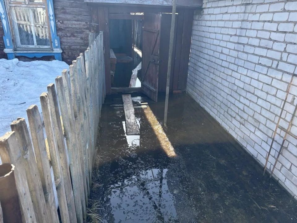 В Волжске с приходом весеннего тепла и активным таянием снега началось подтопление частного сектора