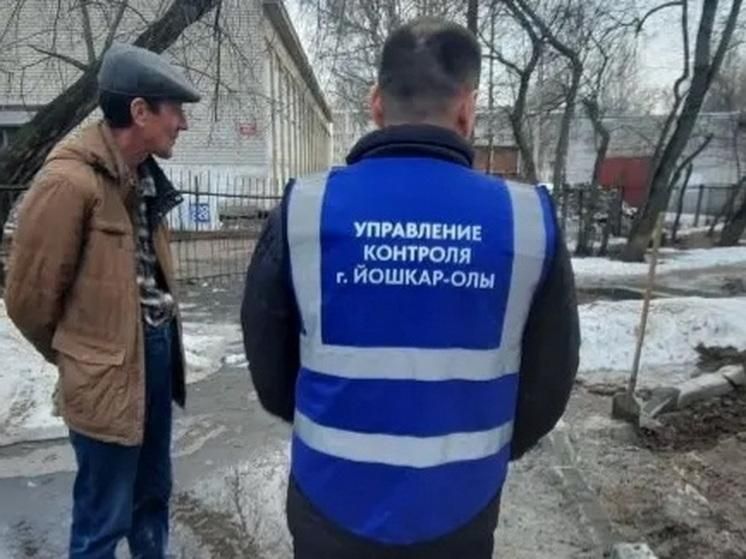 Йошкаролинец самовольно выпилил часть бордюра во дворе