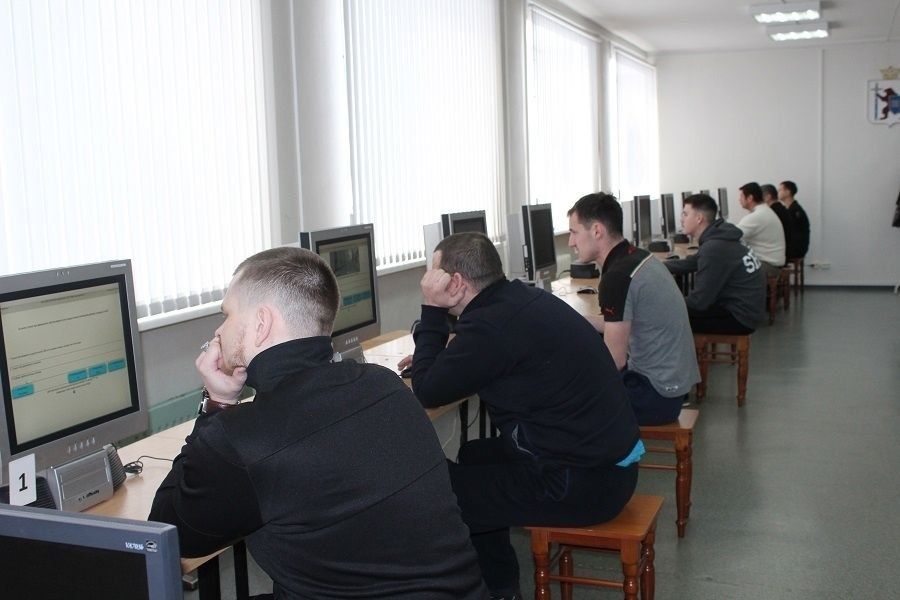 За последний год регистрационно-экзаменационными подразделениями Госавтоинспекции Марий Эл выдано почти три тысячи водительских удостоверений начинающим автомобилистам