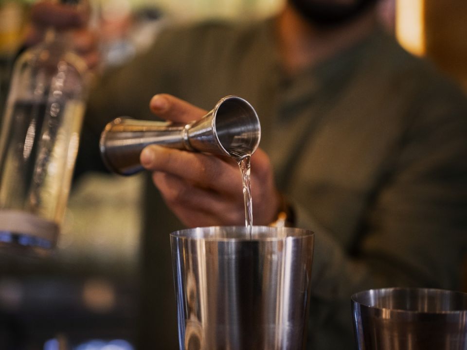 Кому на пользу: Как средневековый настой стал основой для современных коктейлей