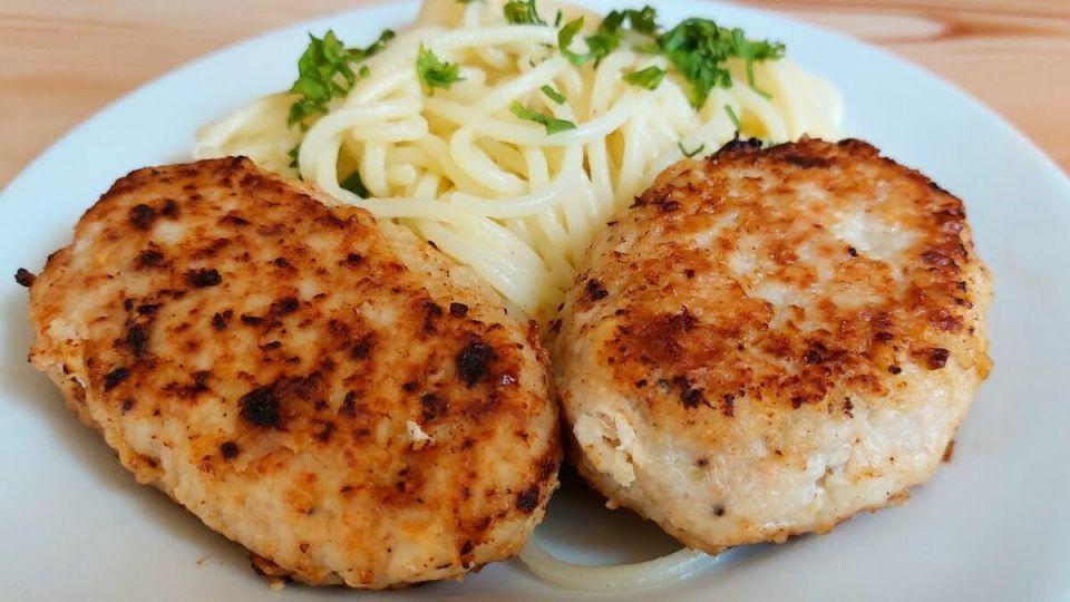 Как сытно и вкусно накормить семью без лишних затрат: крестьянские котлеты