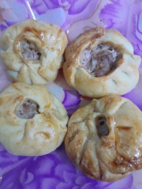 Вкусные беляши, запеченные в духовке: простой рецепт для гурманов