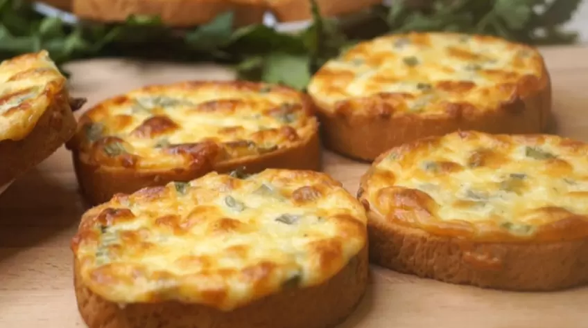 Потрясающий завтрак за 15 минут: рецепты сырных гренок