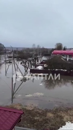 Марий Эл накрыло весенними паводками: больше всех затопило Йошкар-Олу, но местные не унывают — выплывают на сапах, плотах и крышах