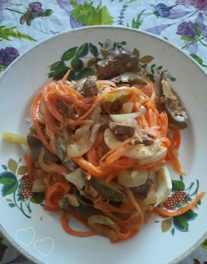 Нежный салат с печенью и корейской морковью для любого стола