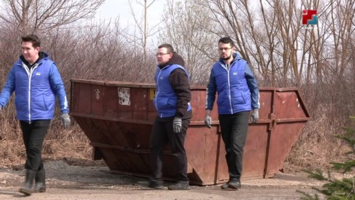 Во вторник волонтёры «Молодой гвардии» вышли на субботник в частный сектор на улице Луговая в Йошкар-Оле