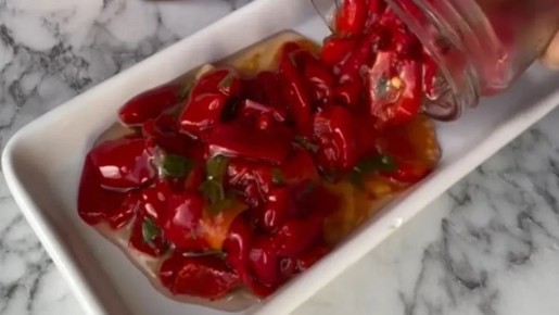 Зажигательный рецепт маринованных перцев: волшебство зимних закусок