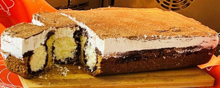 Нежный шоколадный пирог с творожными шариками