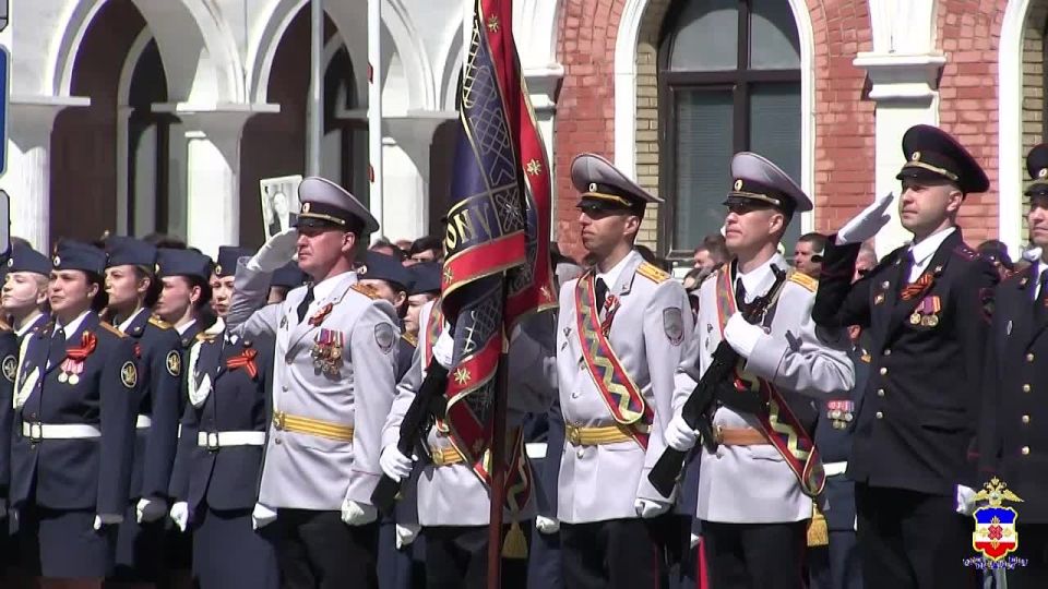 Полицейские Марий Эл приняли участие в Параде Победы и обеспечили безопасность граждан при проведении торжественных мероприятий