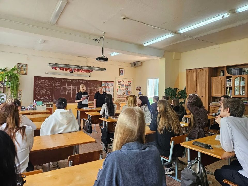 В Йошкар-Оле сотрудники МВД по Республике Марий Эл проводят профилактические беседы в преддверии школьных каникул В Йошкар-Оле сотрудники МВД по Республике Марий Эл проводят профилактические беседы в преддверии школьных каникул