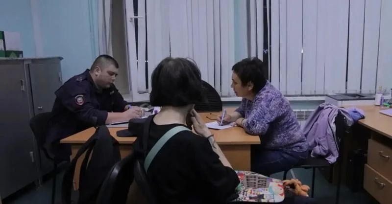 В Йошкар-Оле сотрудники МВД по Марий Эл совместно с коллегами из региональной Прокуратуры и общественниками провели рейд, чтобы выявить детей, гулявших по городу после 22 часов