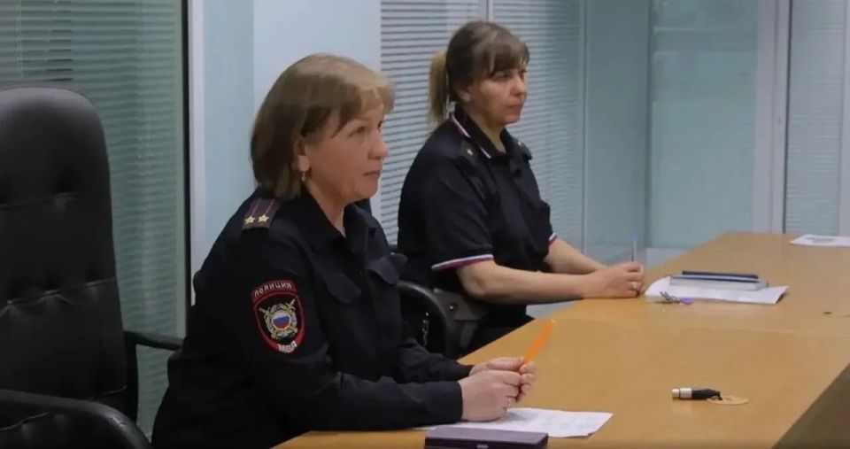 Совместный рейд полицейских и общественников по проверке соблюдения «комендантского часа» подростками прошел в Йошкар-Оле Совместный рейд полицейских и общественников по проверке соблюдения «комендантского часа» подростками прошел в Йошкар-Оле