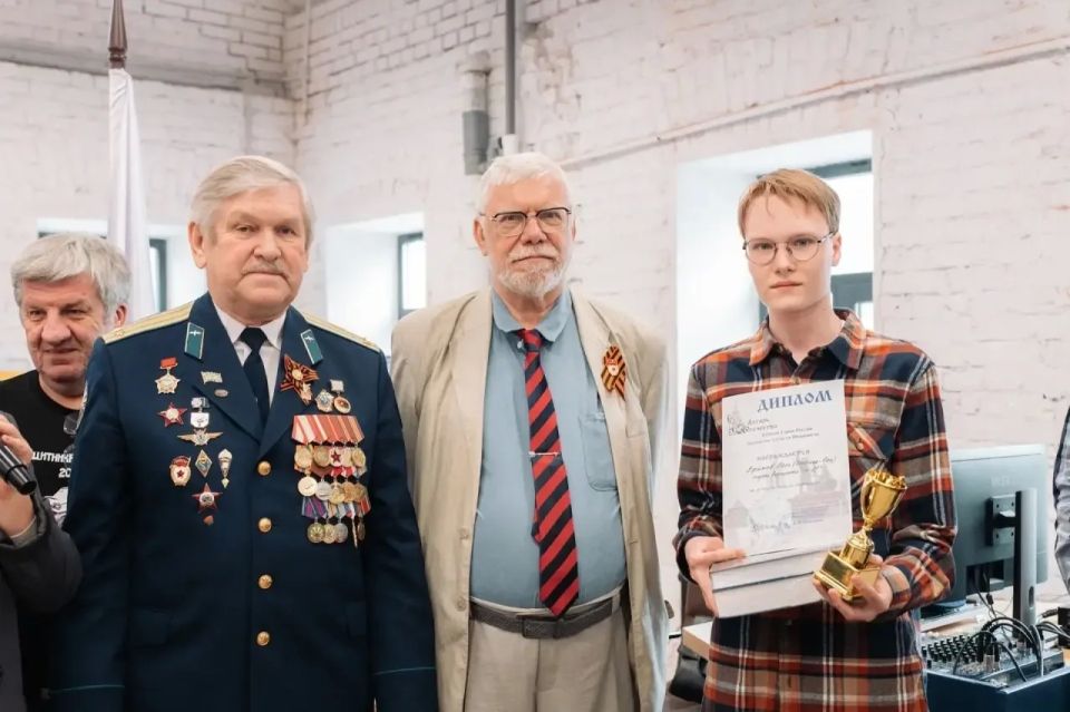 Школьник из ЙошкарОлы завоевал приз-кубок Героя России на всероссийском конкурсе