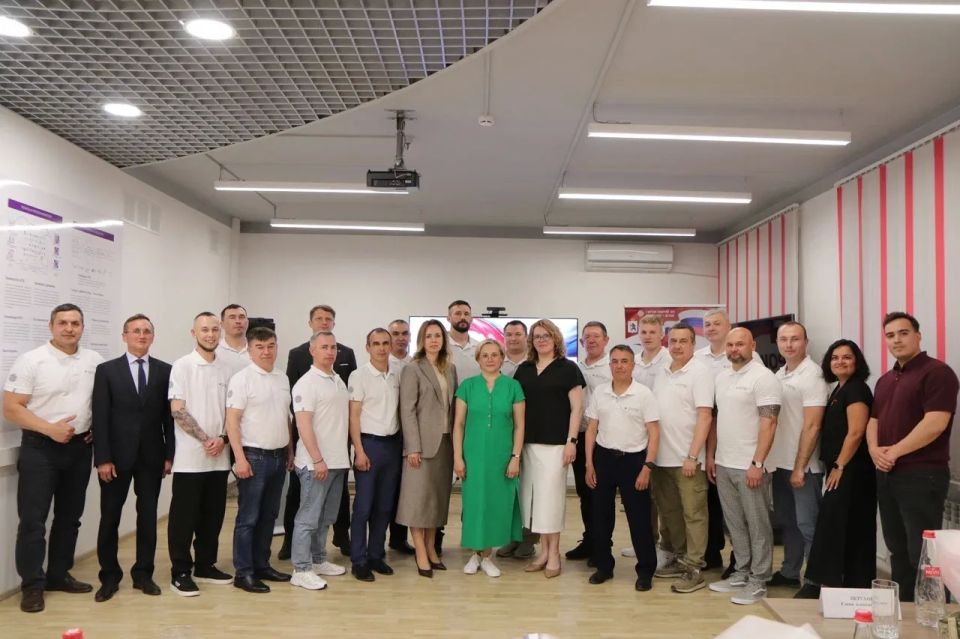 Антон Трудинов: С огромной радостью и гордостью хочу поделиться новостью: мой стажёр, Илья Харькин, блестяще защитил итоговую аттестационную работу в рамках региональной кадровой программы «Герои Марий Эл. Талешке-влак»! Антон Трудинов: С огромной радостью и гордостью хочу поделиться новостью: мой стажёр, Илья Харькин, блестяще защитил итоговую аттестационную работу в рамках региональной кадровой программы «Герои Марий Эл. Талешке-влак»!