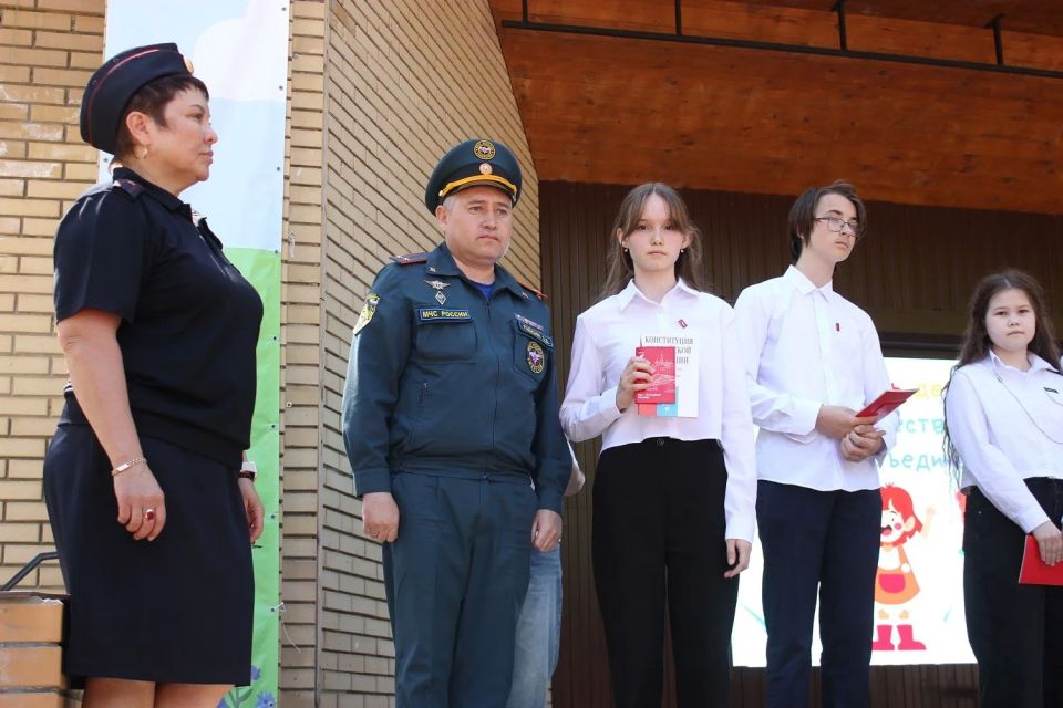 В Республике Марий Эл состоялось торжественное вручение паспортов в честь празднования Дня пионерии В Республике Марий Эл состоялось торжественное вручение паспортов в честь празднования Дня пионерии