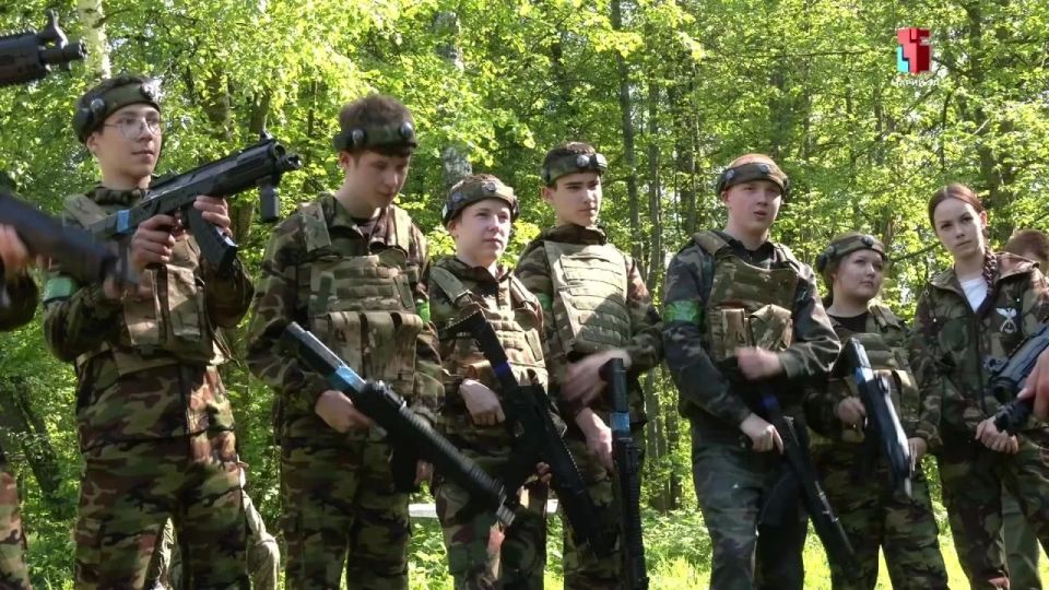 В центре «Авангард» продолжается региональный этап военно-спортивной игры «Зарница 2.0». В эти дни испытания проходят старшеклассники, после эстафету подхватят ученики средних классов и студенты сузов
