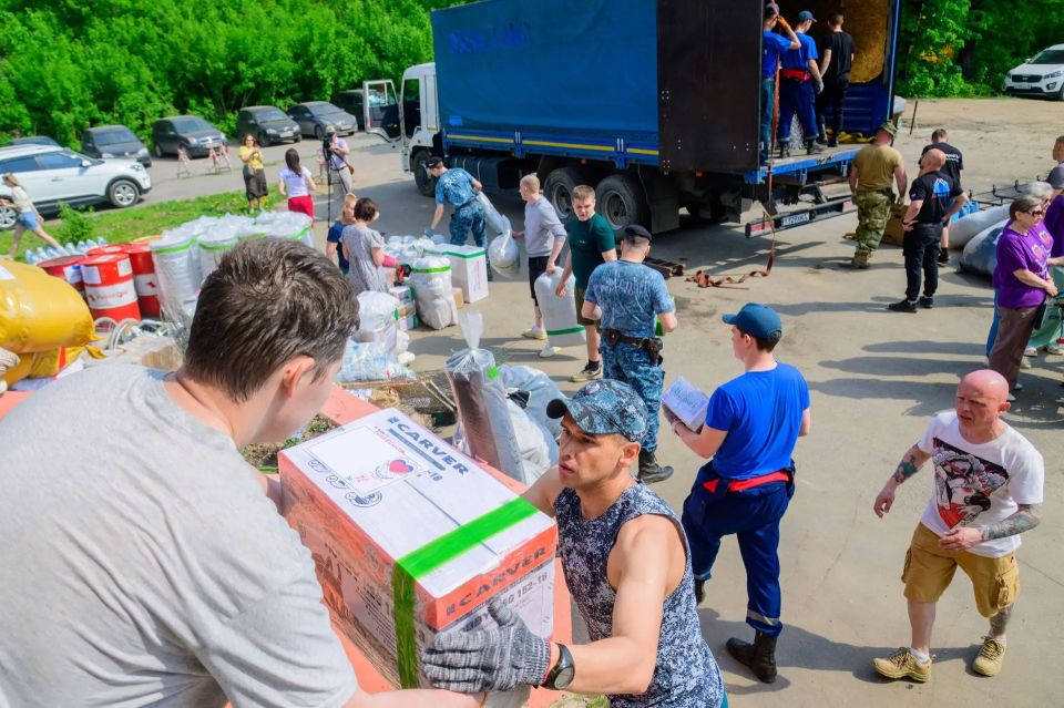 Юрий Зайцев: Отправили очередную, 66-ю, партию гуманитарной помощи в 7 «горячих» регионов России Юрий Зайцев: Отправили очередную, 66-ю, партию гуманитарной помощи в 7 «горячих» регионов России