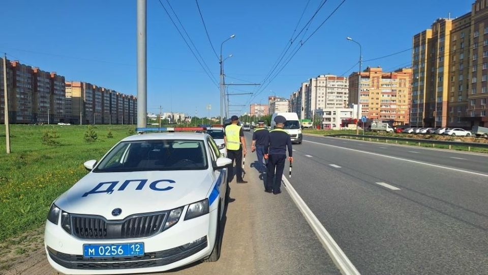 В Марий Эл в рамках ОПМ «Внимание, дети!» сотрудники дорожной полиции проверяют соблюдение правил перевозки юных пассажиров в автомобилях