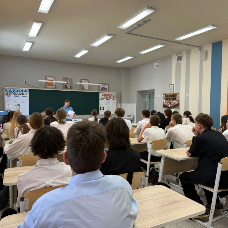 Помощник прокурора встретилась с девятиклассниками школы №32 Помощник прокурора встретилась с девятиклассниками школы №32