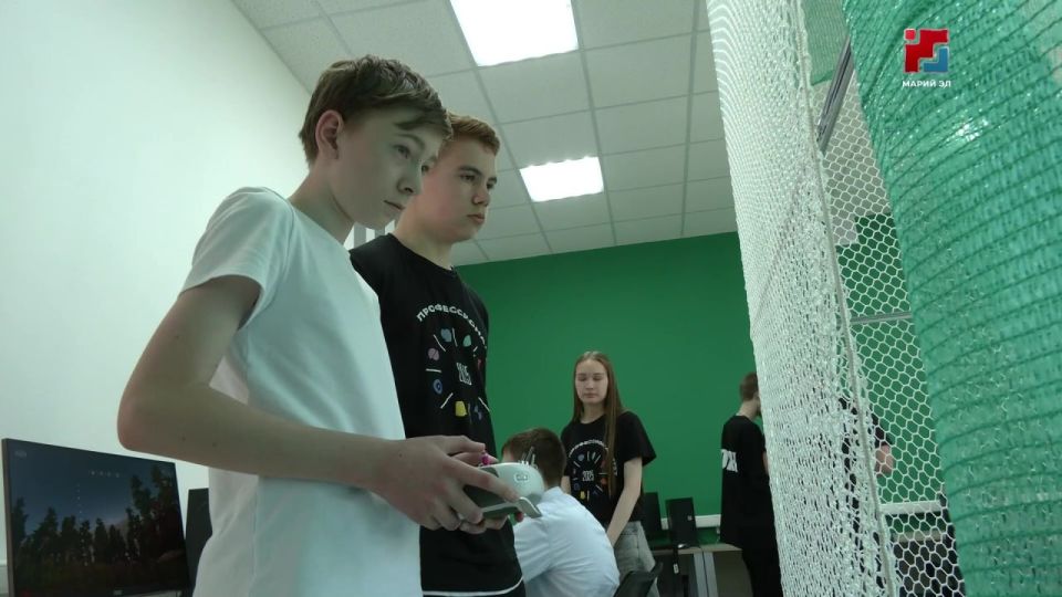 Школьников и студентов знакомят с технологиями будущего