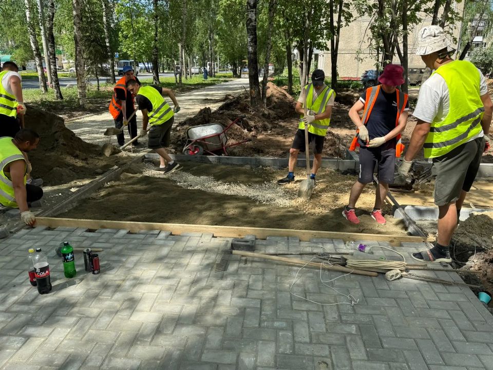 Пешеходная зона по нечётной стороне ул. Строителей от дома 3 до ул. Прохорова обретает новые очертания Пешеходная зона по нечётной стороне ул. Строителей от дома 3 до ул. Прохорова обретает новые очертания