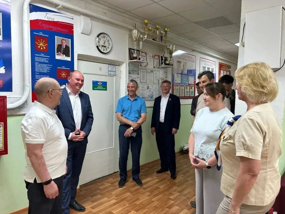 В Козьмодемьянске исполнен первый наказ избирателей по новому закону: Станция юных техников получила станок В Козьмодемьянске исполнен первый наказ избирателей по новому закону: Станция юных техников получила станок