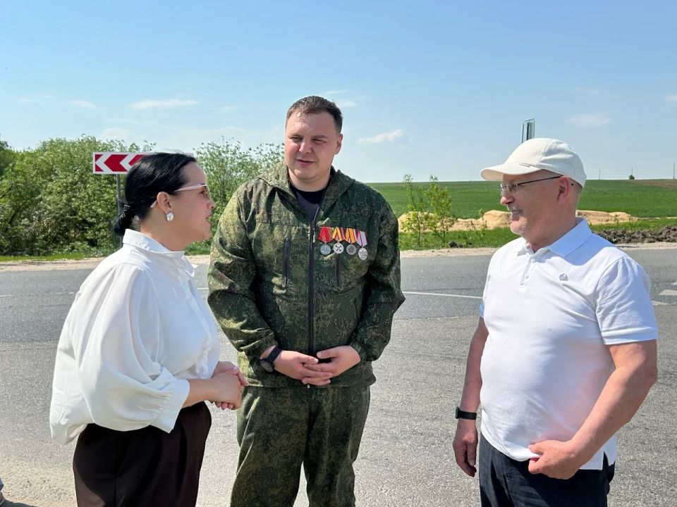 Акпарса окружили цветами. 21 мая в Горномарийском округе, возле главной достопримечательности этой стороны Марийского края – памятника Акпарсу – прошла экологическая акция Акпарса окружили цветами. 21 мая в Горномарийском округе, возле главной достопримечательности этой стороны Марийского края – памятника Акпарсу – прошла экологическая акция